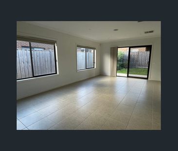Modern Family Home in a Convenient Tarneit Location - Photo 2