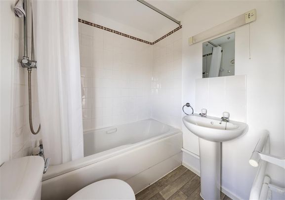 East Crescent - Photo 1