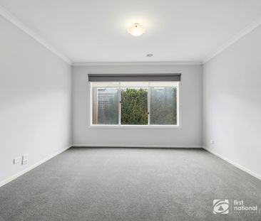 Spacious Family Home in Prime Location! - Photo 6