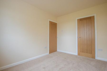 2 bedroom semi-detached house to rent - Photo 5