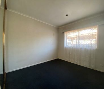 Cosy and comfortable - 2 bedroom unit in Oak Park - Photo 1