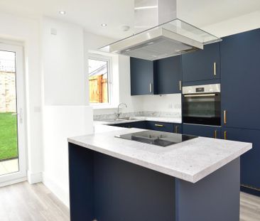 3 bedroom semi-detached house to rent - Photo 6