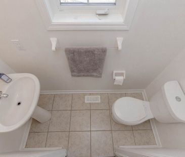For Lease - 2 Lancaster Court, Barrie, Ontario - Photo 4