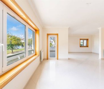 Luxury 6 bedroom Detached House for rent in Cascais, Portugal - Photo 2