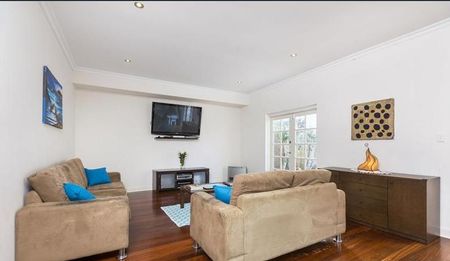 102 Monash Avenue, Como WA 6152 - Photo 2