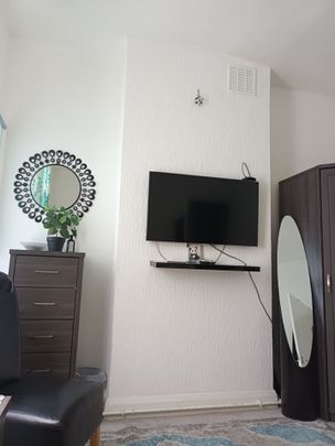 Room in a Shared House, London, SE15 - Photo 1