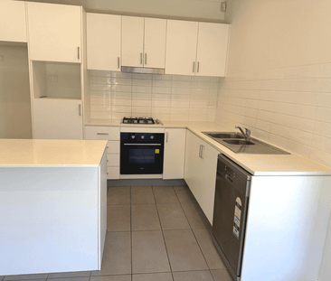 Modern 2-Bedroom House in Werribee - Photo 2