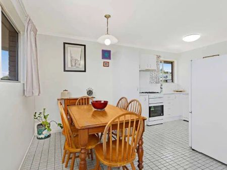 6/8 Barradine Street, Greenslopes QLD 4120 - Photo 5