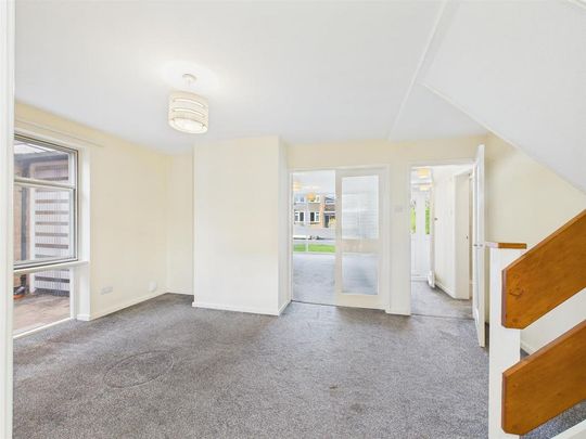 4 bedroom detached house to rent - Photo 1