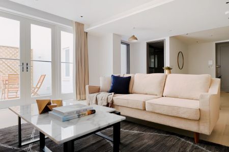 2 bedroom, 2 bathroom - Photo 5