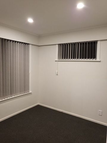 Newly Renovated Family Home in Central Paraparaumu - Photo 2