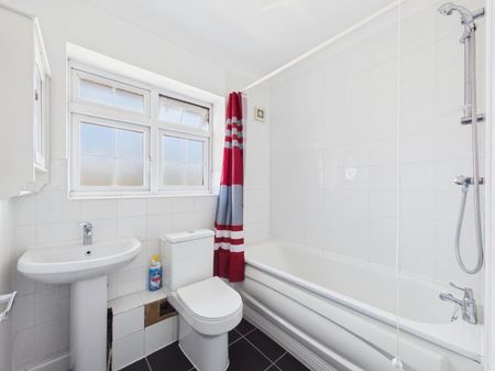 Pitts Road, Slough, Berkshire,SL1 - Photo 5