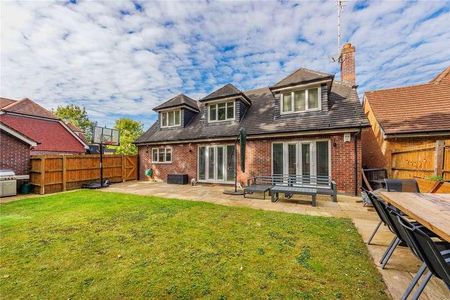 Elderberry Close, Bricket Wood, St. Albans, Hertfordshire, AL2 - Photo 3