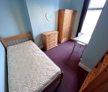 4 bedroom terraced house to rent - Photo 2