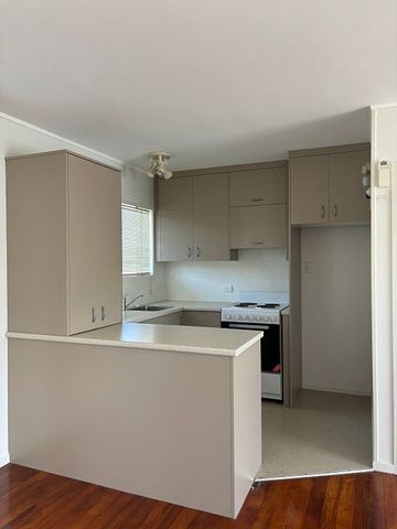 Tidy & Convenient 2BR Unit in Mt. Eden! - Photo 3