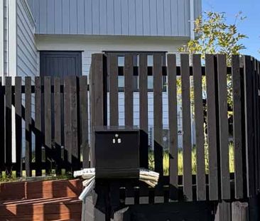 Modern 4-Bedroom Family Townhouse in Manurewa - Photo 3