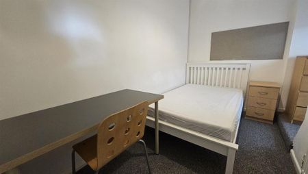 4 bedroom terraced house to rent - Photo 5