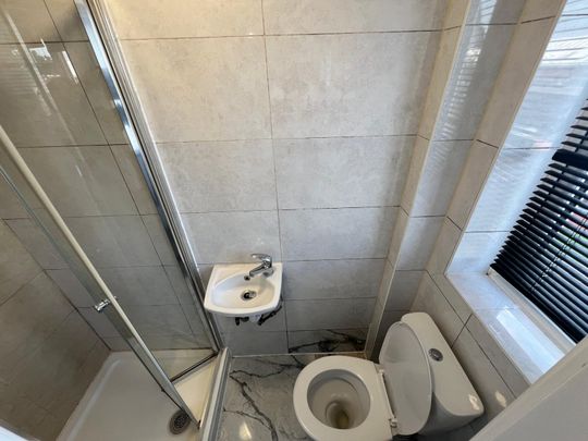 Self contained studio flat close to ilford station- 900 pcm -dss accepted - Photo 1