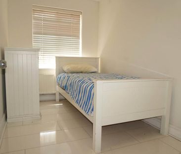 4 bedroom semi-detached house to rent - Photo 2