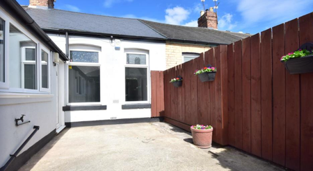 2 bedroom cottage to rent - Photo 2