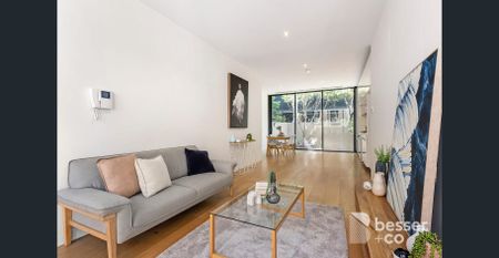 Contemporary Parkside Living with Designer Flair - Photo 2