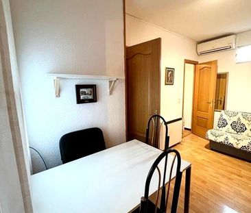 Piso de alquiler en De Velarde, Universidad - Malasaña - Photo 1