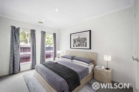 Single level modern home designed for easy living - Photo 3