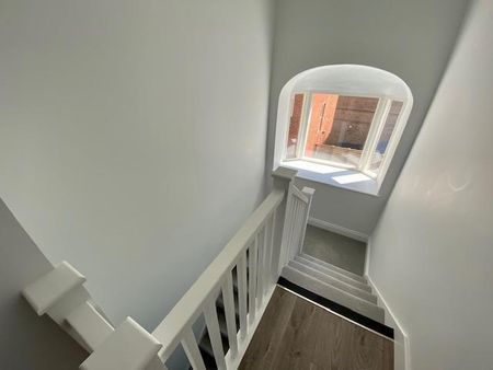 High Street - Photo 2