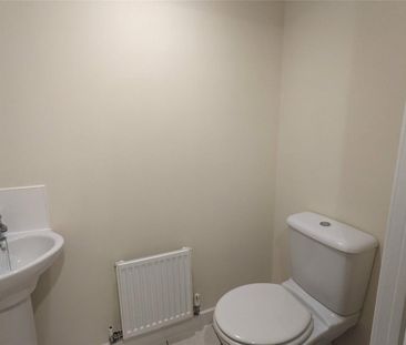 2 bedroom terraced house to rent - Photo 4