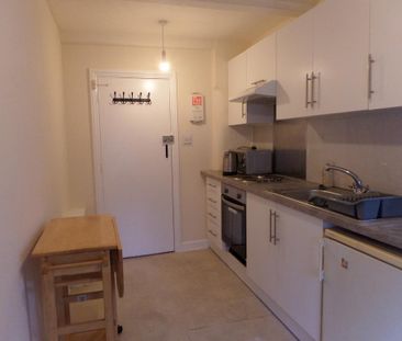1 bedroom bedsit to rent - Photo 5