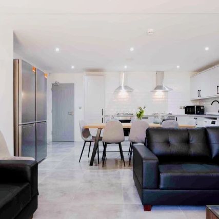 7 Beds 9 Baths - Photo 1