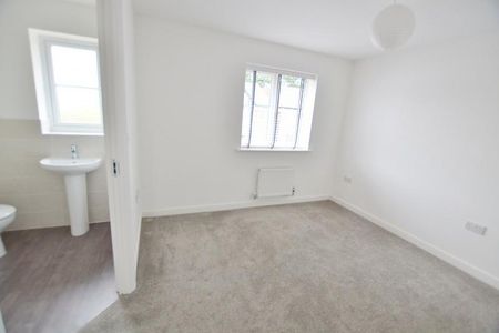 3 Bedroom Semi Detached Available Arranging tenancy - Photo 5