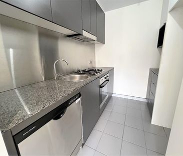 Split Level One Bedroom Unit with Parking + AC - Photo 3