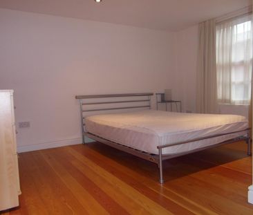 2 bedroom Flat To Let - Photo 5
