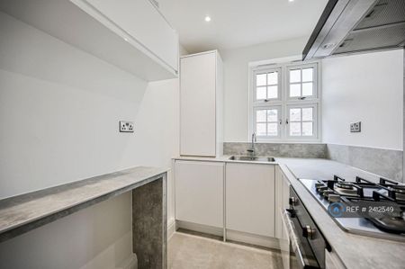 3 bedroom flat to rent - Photo 4