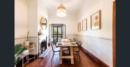 Three Bedroom Home - Close to schools and shops - Photo 2