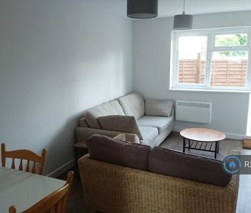 1 bedroom in a flat share to rent - Photo 2