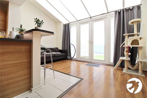 4 bedroom terraced house to rent - Photo 1