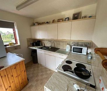 Glenville Close, Royal Wootton Bassett, SN4 - Photo 2