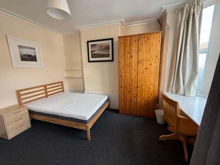 Claude St // Bed Student House // Bath, NG7 - Photo 5