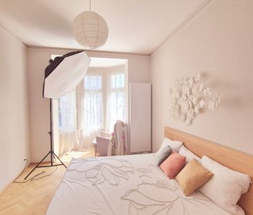 Exceptionally charming, RENOVATED house in a quiet street - Photo 5