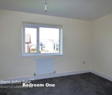 2 bedroom semi-detached house to rent - Photo 3