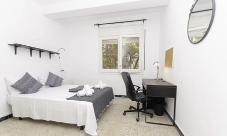 Carrer de Vila i Vilà, Barcelona, Catalonia 08004 - Photo 2