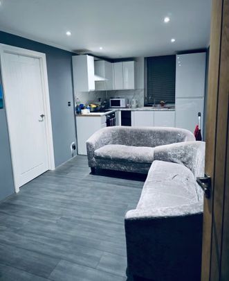 Montgolfier Walk, UB5, Northolt - Photo 1