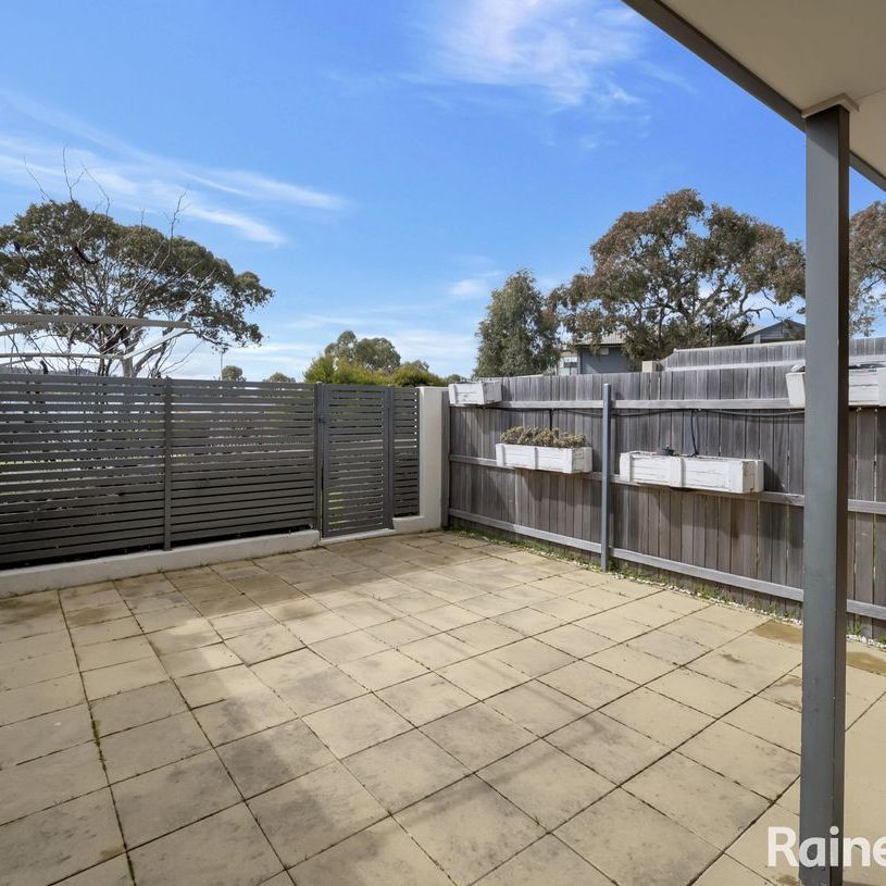 Perfectly Positioned Townhouse - Photo 1