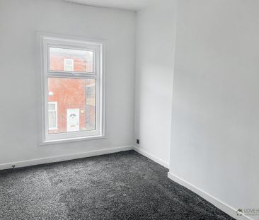 2 bedroom end of terrace house to rent - Photo 2