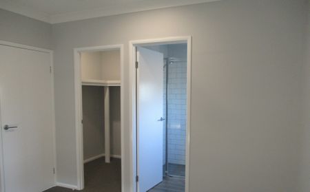 4 bed home in Cumbalum - Photo 4