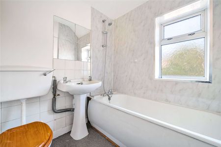 A three bedroom semi detached house to rent in the Town Centre - Photo 3