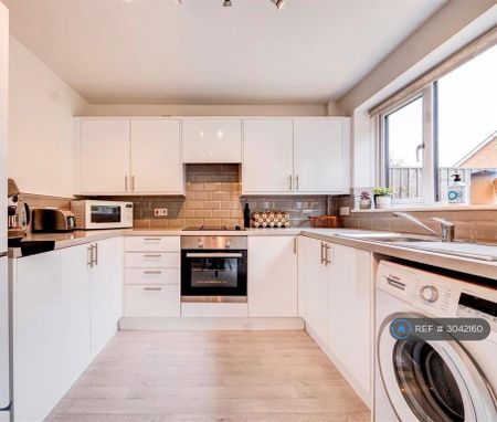2 bedroom semi-detached house to rent - Photo 3