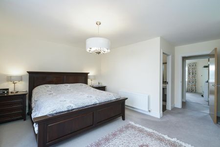 5 bedroom detached house to rent - Photo 4